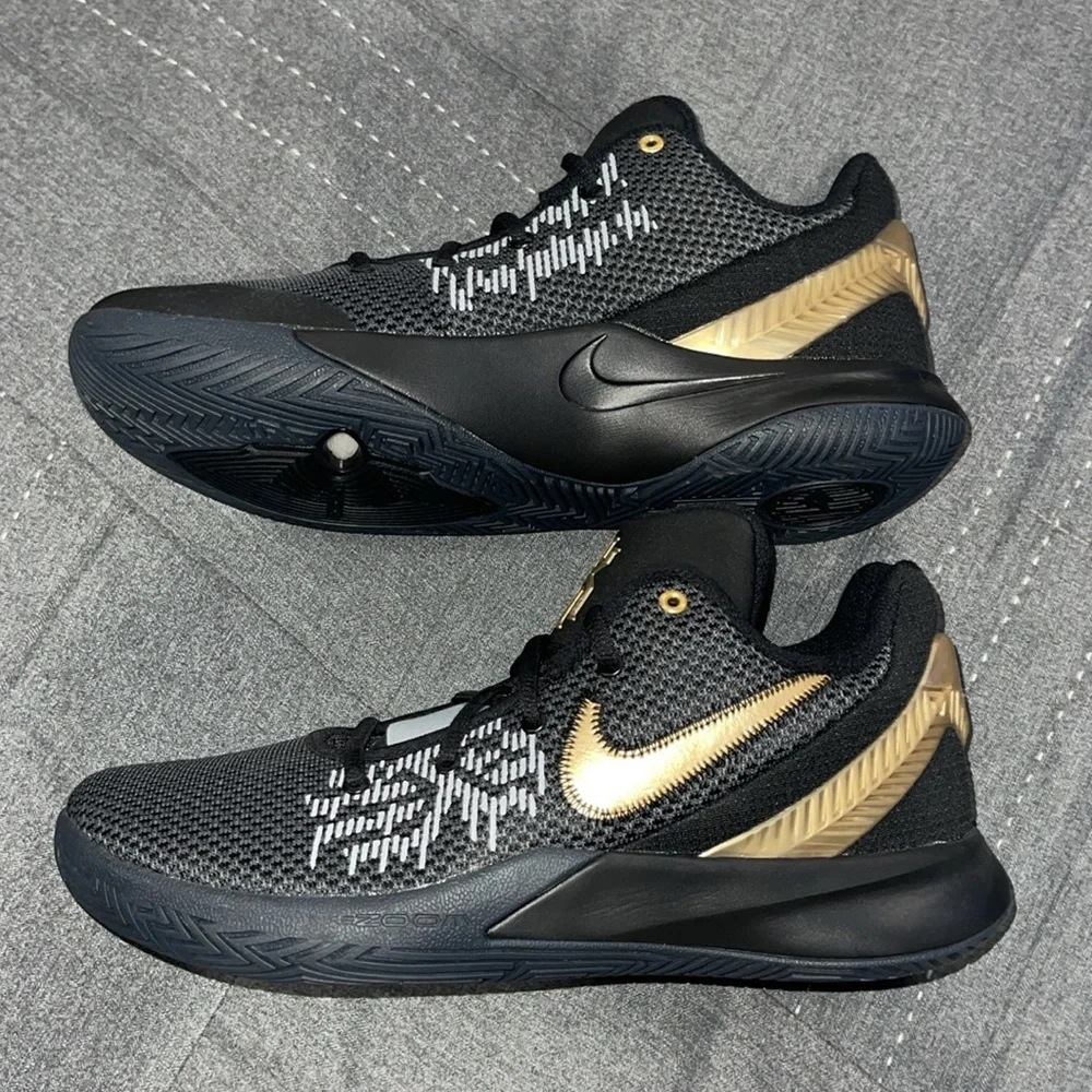 Nike KYRIE FLY TRAP ZOOM BLACK & GOLD Men’s 9.  NEVER WORN. NEW NO BOX - Picture 2 of 8